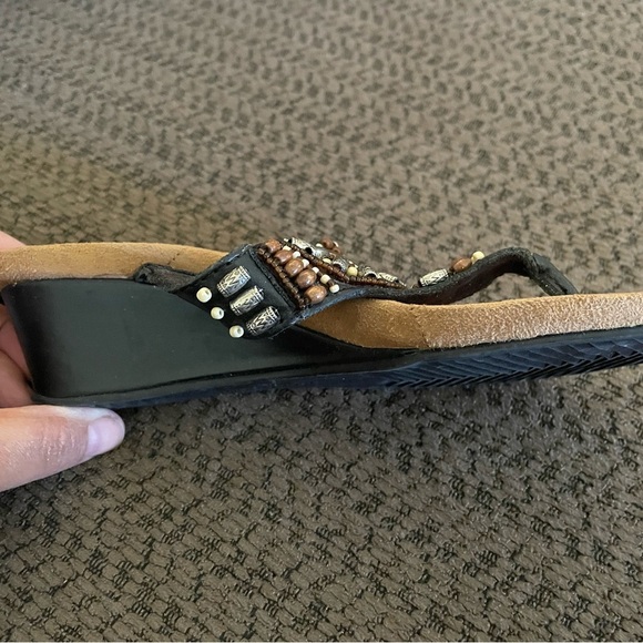 MINNIETONKA BEADED SANDALS WOMENS 6 TAN LEATHER SILVER, TAN, black Beads - Picture 6 of 6